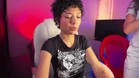 Snapshot of ary_and_kel chatting on 03-11-25, 10:42 Ariana and Kelsieh online show from 03-11-25, 10:42