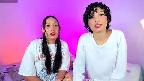 Snapshot of ary_and_kel chatting on 10-22-25, 11:59 Ariana and Kelsieh online show from 10-22-25, 11:59