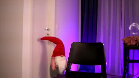 Lunaa  online show from 12-18-25, 08:04