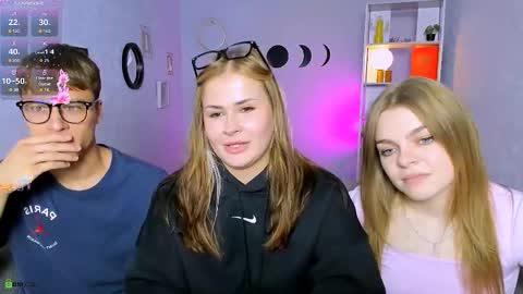 ash_raven_ online show from 09-19-25, 07:58