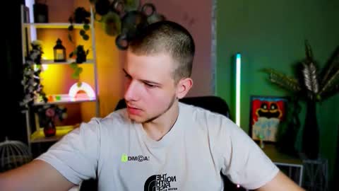 ash_raven_ online show from 09-21-25, 12:18