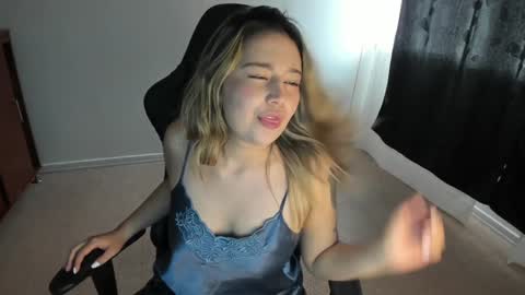 Snapshot of ash_smith1 chatting on 01-08-25, 01:42 ash_smith1 online show from 01-08-25, 01:42