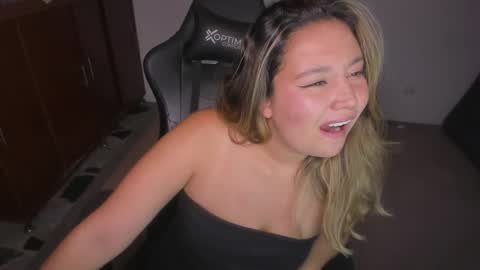 Snapshot of ash_smith1 chatting on 11-14-25, 09:57 ash_smith1 online show from 11-14-25, 09:57