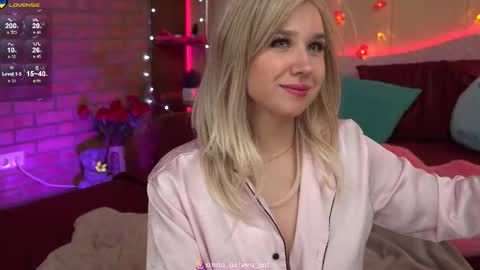 Snapshot of asherat69 chatting on 09-10-25, 05:46 Anna Anya online show from 09-10-25, 05:46