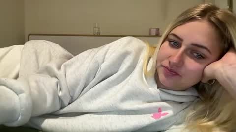 Snapshot of ashleigh_carter chatting on 06-08-26, 10:10 Ashleigh Carter xx online show from 06-08-26, 10:10