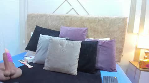 ashley online show from 11-28-25, 01:47