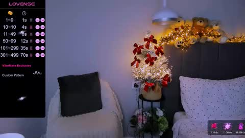 Snapshot of ashley__jess chatting on 12-14-25, 03:06 Ashley online show from 12-14-25, 03:06