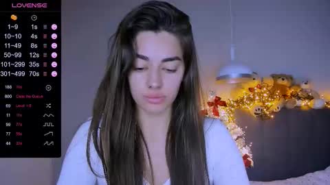 Snapshot of ashley__jess chatting on 12-16-25, 05:29 Ashley online show from 12-16-25, 05:29