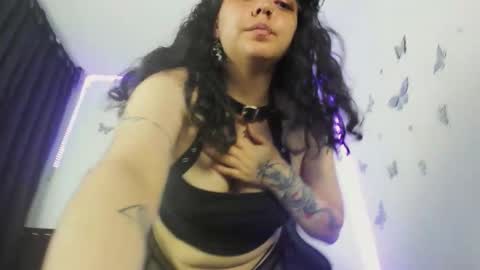 Snapshot of ashley_xoxo7 chatting on 12-17-25, 01:00 Ashley online show from 12-17-25, 01:00