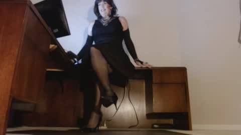 Snapshot of ashleyaki2000 chatting on 01-16-25, 06:37 Ashley Ann online show from 01-16-25, 06:37