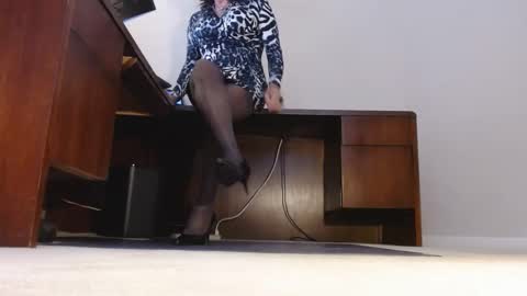 Snapshot of ashleyaki2000 chatting on 10-09-25, 04:27 Ashley Ann online show from 10-09-25, 04:27