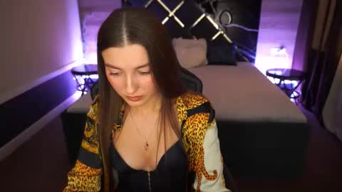 ashleybaee online show from 11-17-25, 01:28