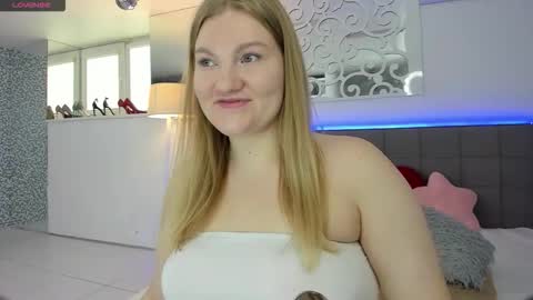 AshleyJonse online show from 10-06-25, 05:05