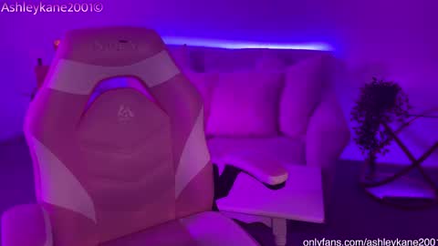 Snapshot of ashleykane2001 chatting on 03-05-25, 03:40 Ashley online show from 03-05-25, 03:40