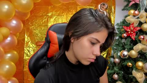 Snapshot of ashleytravis_ chatting on 01-02-25, 02:54 online show from 01-02-25, 02:54