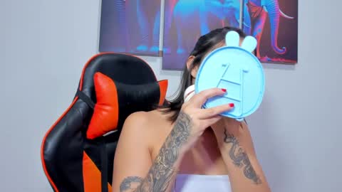 Snapshot of ashleytravis_ chatting on 01-14-25, 03:01 online show from 01-14-25, 03:01