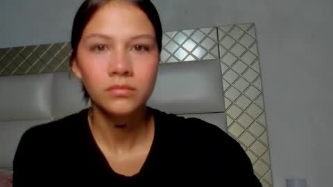 Snapshot of ashleytravis_ chatting on 10-19-25, 11:38 online show from 10-19-25, 11:38