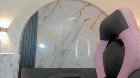 Snapshot of ashleytravis_ chatting on 06-16-26, 09:39 online show from 06-16-26, 09:39