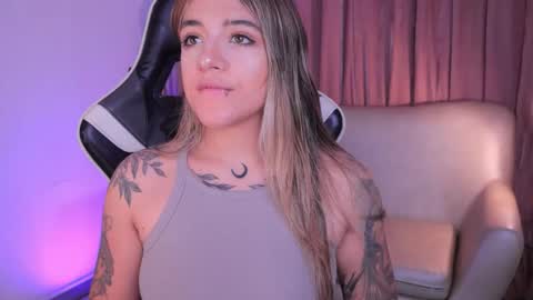 Ashley Lauren online show from 11-12-25, 03:51