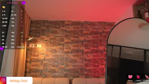 Snapshot of ashleyyfox_ chatting on 01-18-26, 01:09 Ashley Fox online show from 01-18-26, 01:09