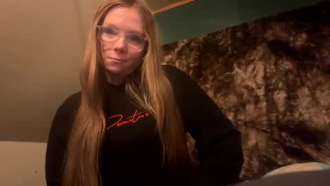 Snapshot of ashleyynicholee chatting on 12-15-25, 11:42 ashleyynicholee online show from 12-15-25, 11:42