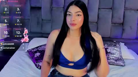 Snapshot of ashly_bloom chatting on 04-18-26, 03:32 Ashly online show from 04-18-26, 03:32