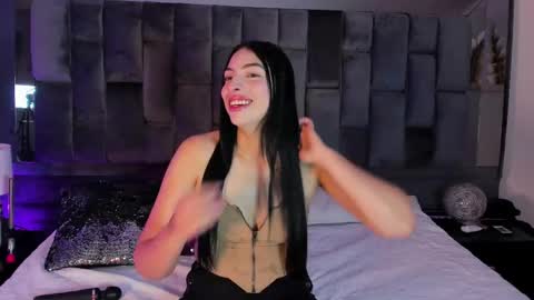 Snapshot of ashly_bloom chatting on 04-25-26, 02:47 Ashly online show from 04-25-26, 02:47