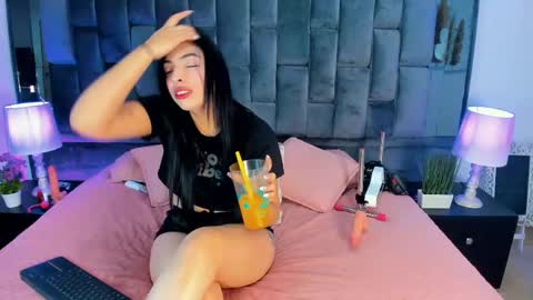 Snapshot of ashly_bloom chatting on 05-13-26, 03:26 Ashly online show from 05-13-26, 03:26