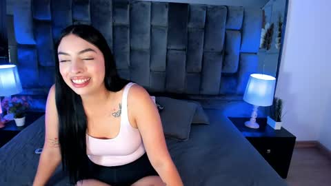 Snapshot of ashly_bloom chatting on 05-20-26, 03:34 Ashly online show from 05-20-26, 03:34