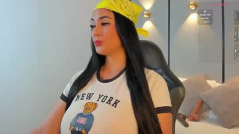 Snapshot of ashly_moonn chatting on 06-12-26, 12:37 A S H L Y online show from 06-12-26, 12:37
