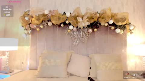 Paula Baleta  online show from 12-29-24, 03:44