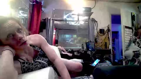 Snapshot of ashmomo chatting on 02-12-25, 05:26 ashmomo online show from 02-12-25, 05:26