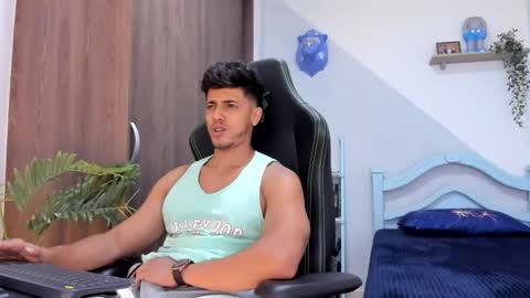 Snapshot of ashton_coleman_ chatting on 01-14-25, 04:18 my name real is camilo online show from 01-14-25, 04:18