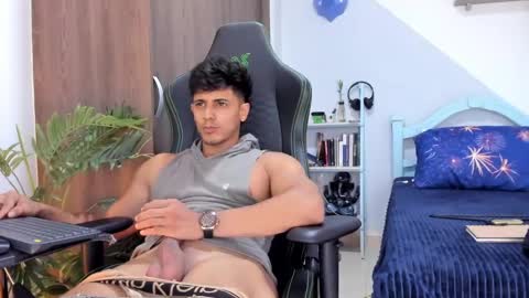 Snapshot of ashton_coleman_ chatting on 01-20-25, 02:11 my name real is camilo online show from 01-20-25, 02:11