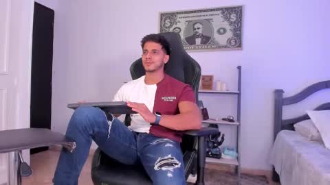 Snapshot of ashton_coleman_ chatting on 09-11-25, 04:23 my name real is camilo online show from 09-11-25, 04:23