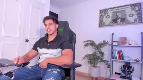 Snapshot of ashton_coleman_ chatting on 09-16-25, 01:39 my name real is camilo online show from 09-16-25, 01:39