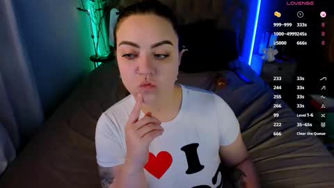 Snapshot of ashton_heidi chatting on 10-18-25, 11:38 Your girlfriend online show from 10-18-25, 11:38