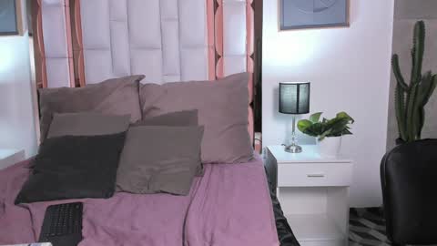 Snapshot of asia_25_ chatting on 01-17-25, 09:39 PAO   online show from 01-17-25, 09:39