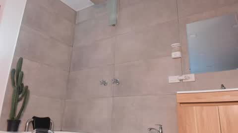 Snapshot of asia_25_ chatting on 01-31-25, 05:51 PAO   online show from 01-31-25, 05:51