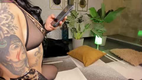 Snapshot of asia_25_ chatting on 10-16-25, 09:10 PAO   online show from 10-16-25, 09:10