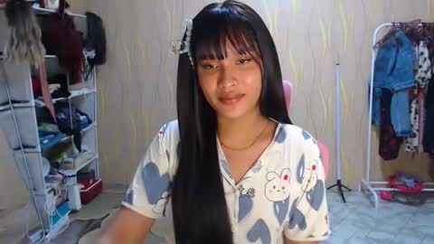 Snapshot of asian_glamm chatting on 12-14-25, 10:36 ANITA online show from 12-14-25, 10:36