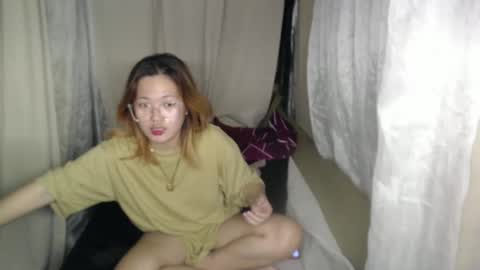 Snapshot of asian_honey69 chatting on 02-14-25, 03:00 bb girl online show from 02-14-25, 03:00