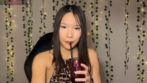 Snapshot of asian_vi chatting on 10-12-25, 08:57 My name Vi online show from 10-12-25, 08:57