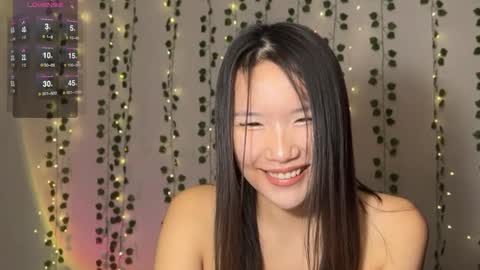 Snapshot of asian_vi chatting on 10-14-25, 12:33 My name Vi online show from 10-14-25, 12:33