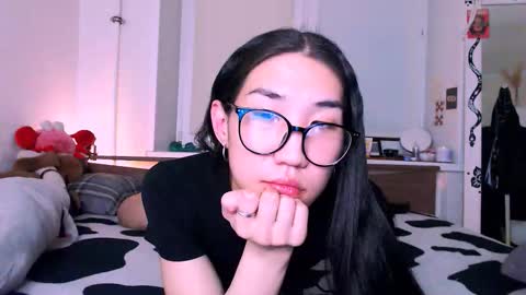 Snapshot of asiancvnt chatting on 02-10-26, 08:13 asiancvnt online show from 02-10-26, 08:13