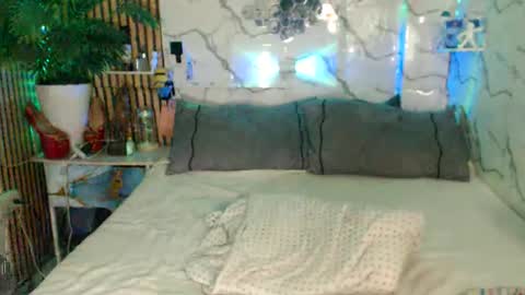 Snapshot of asianhottestangel chatting on 05-21-26, 11:39 ALEAH online show from 05-21-26, 11:39