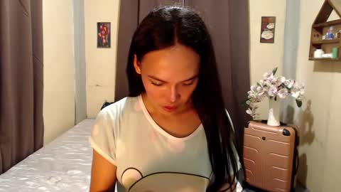 Snapshot of asianpinay1229 chatting on 01-28-25, 03:47 Patricia online show from 01-28-25, 03:47