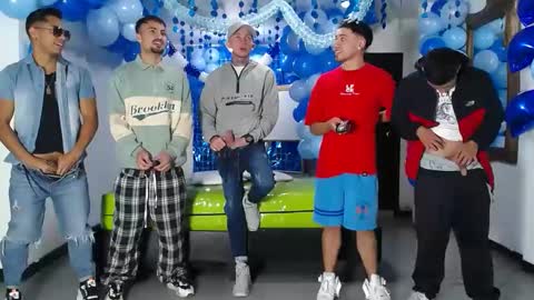 Snapshot of asmodeus7100 chatting on 03-12-25, 12:20 THOMAS AND DAMIAND online show from 03-12-25, 12:20