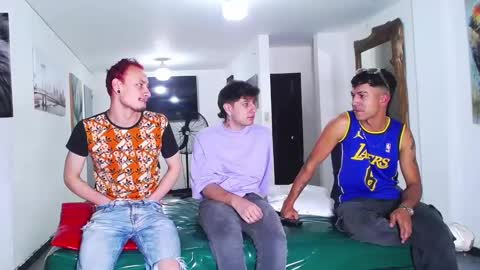 Snapshot of asmodeus7100 chatting on 09-12-25, 05:46 THOMAS AND DAMIAND online show from 09-12-25, 05:46