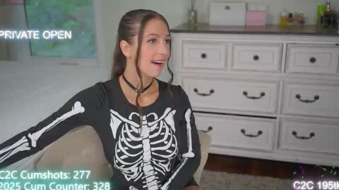 Snapshot of aspenwild chatting on 10-14-25, 03:35 Aspen Wild online show from 10-14-25, 03:35